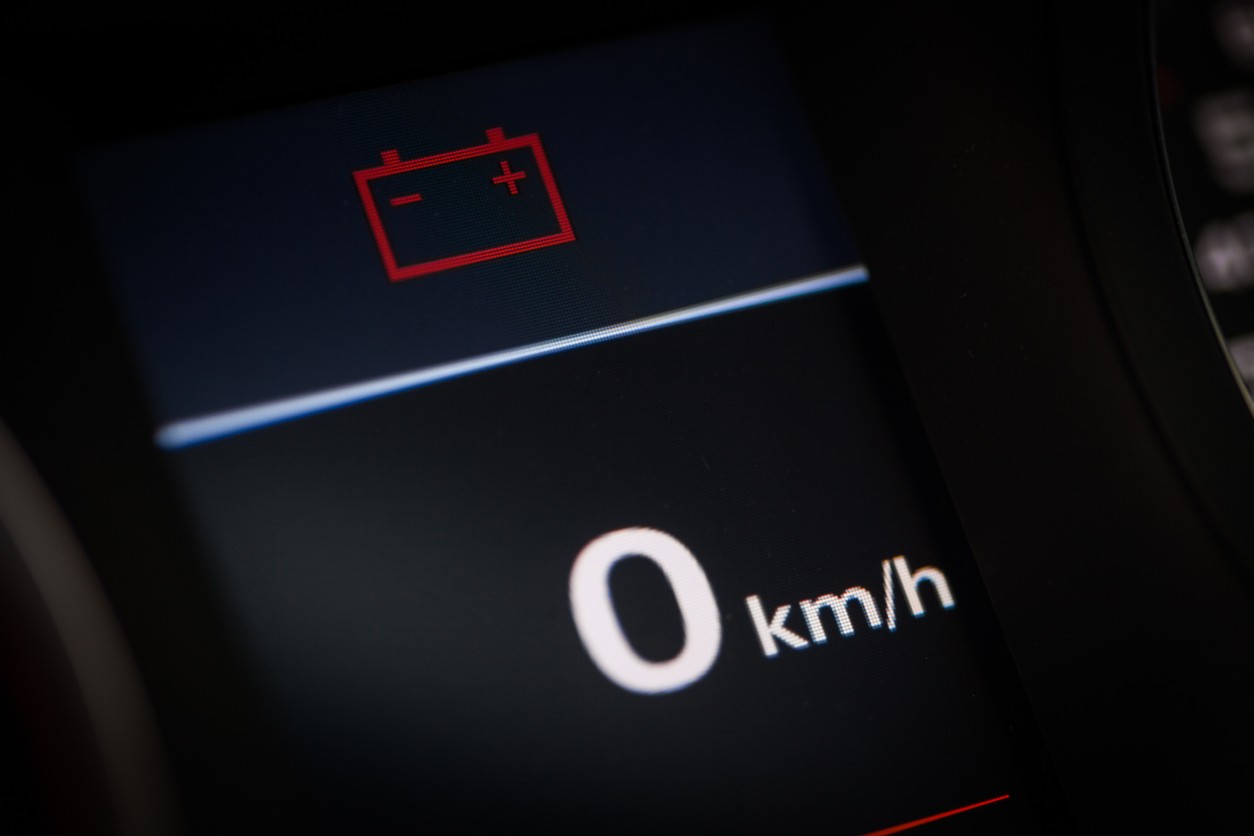 Voyant batterie allumé au tableau de bord