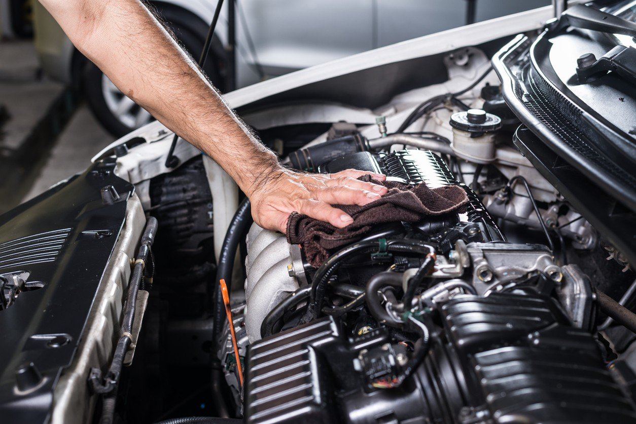 Compartiment moteur à vérifier en cas de fumée blanche au démarrage