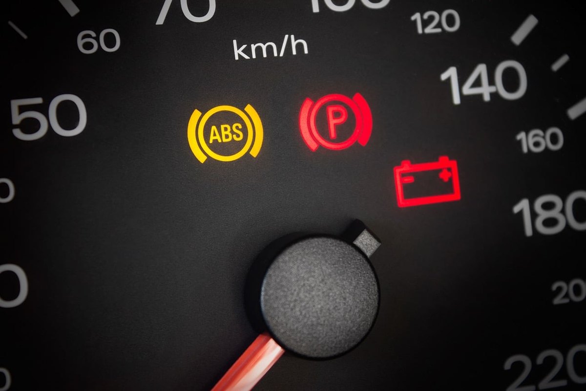 Diagnostic électronique automobile avec boîtier OBD2